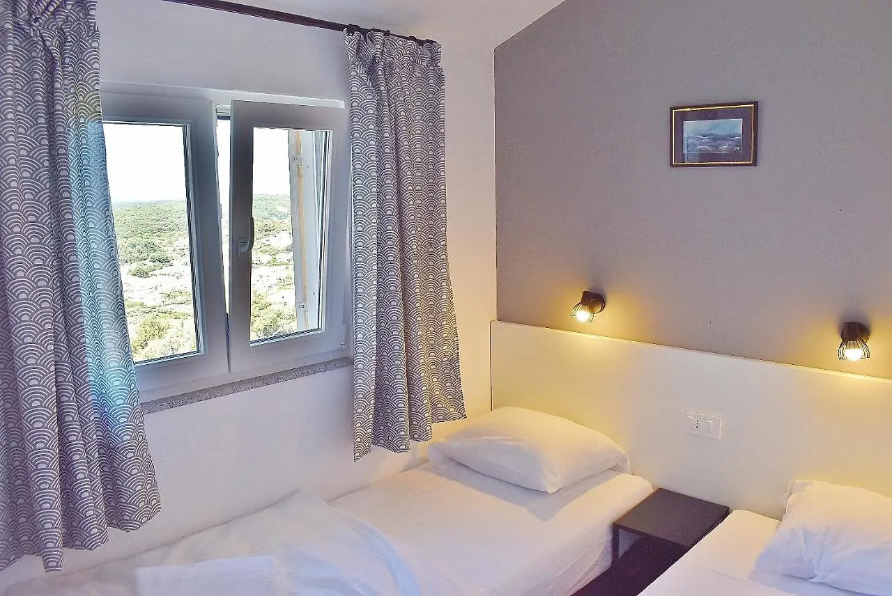 Guest House Panorama Palit 4*,